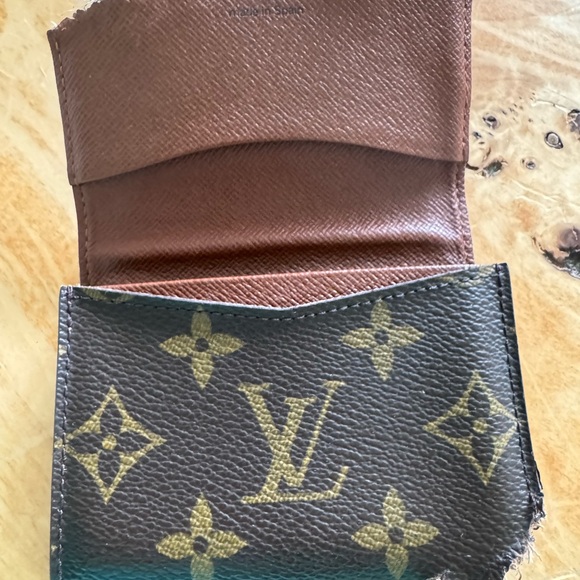 Louis Vuitton vintage monogram canvas card case - dog bites - Picture 6 of 7